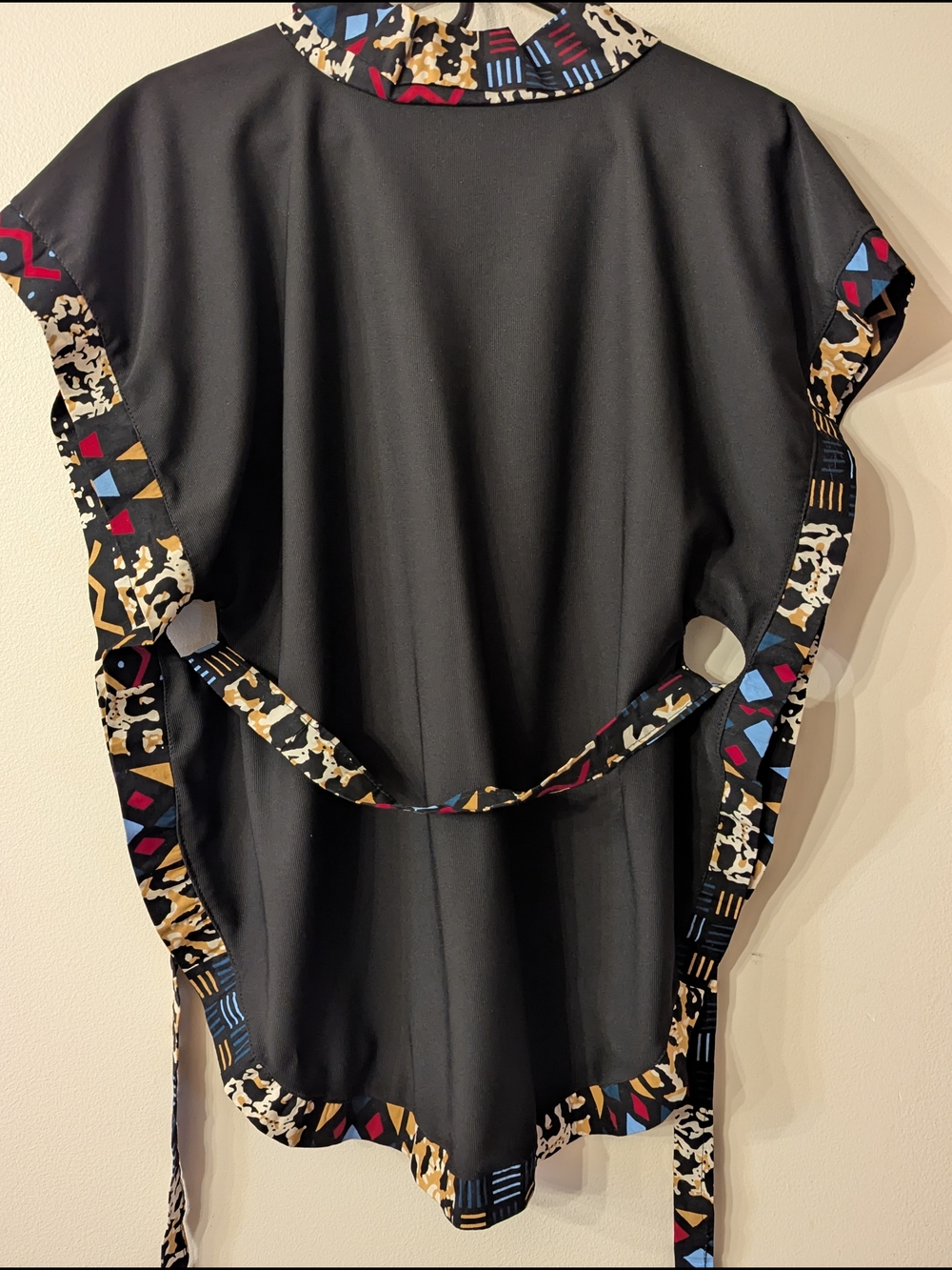 Koubix Handcrafted Poncho Style Women's Short-Sleeve Top with Patterned Trim M-L - Picture 6 of 12